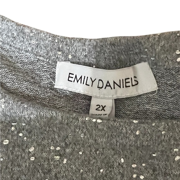 Emily Daniels Top 2X Gray with white threads , embellshed with sparkes. PIT 25” - Picture 4 of 5